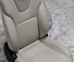 Driver seat airbag Tesla model 3 1077829-00-F