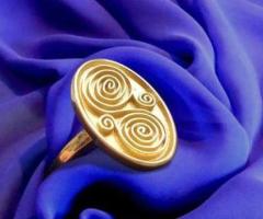 Bespoke Men's Signet Rings in Canada - Personalize Your Statement Piece