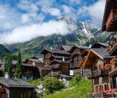 Experience Peak Luxury with Switzerland Tour Packages