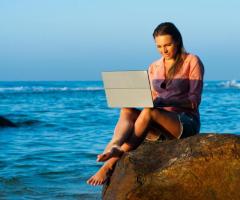 Learn & Earn Digital Marketing While You Travel