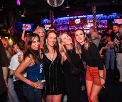 Best Bars in Walnut Creek – Retro Junkie Bar