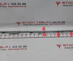 5 Door sill molding left (chrome plastic) with damage Tesla model S, model S REST 1024575-00-E
