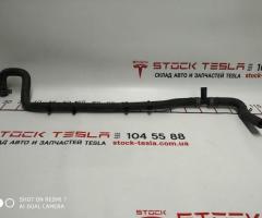 5 Cooling hose from triple valve to radiator assembly Tesla model S 6007351-00-H